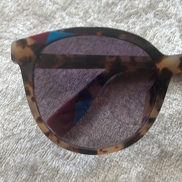 NWOT Furla Tortoise with Blue & Red Detail Round Designer Sunglasses - Picture 7 of 14